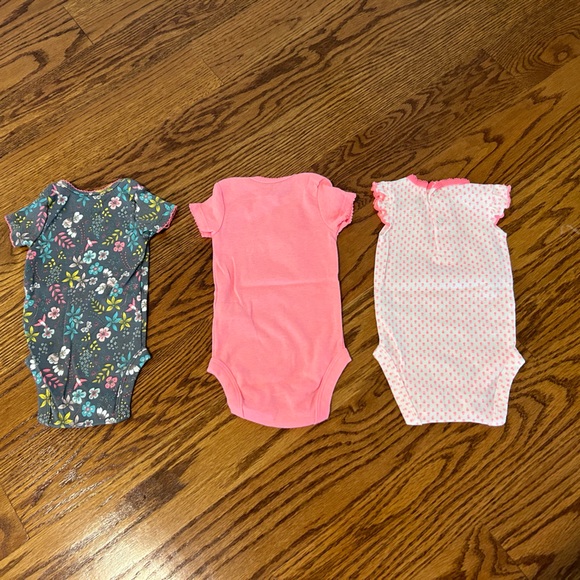 Carter’s | Bundle of 3 Short Sleeve Bodysuits - Picture 3 of 3